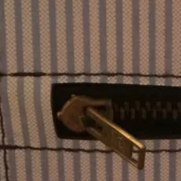 Small pouch for passport I’d card etc . - Picture 5 of 7